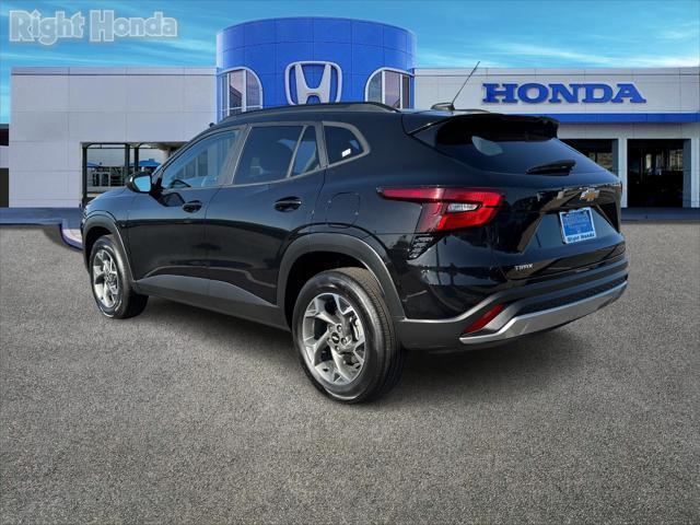 Photo of 2024 Mosaic Black Metallic Chevrolet Trax