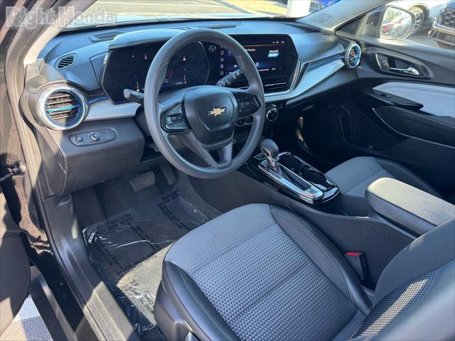 Photo of 2024 Mosaic Black Metallic Chevrolet Trax