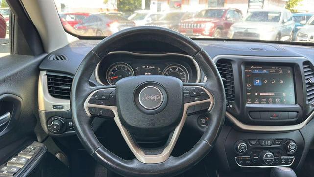 Photo of 2015 Brilliant Black Crystal Pearlcoat Jeep Cherokee