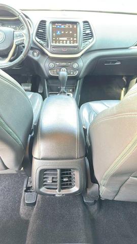 Photo of 2015 Brilliant Black Crystal Pearlcoat Jeep Cherokee