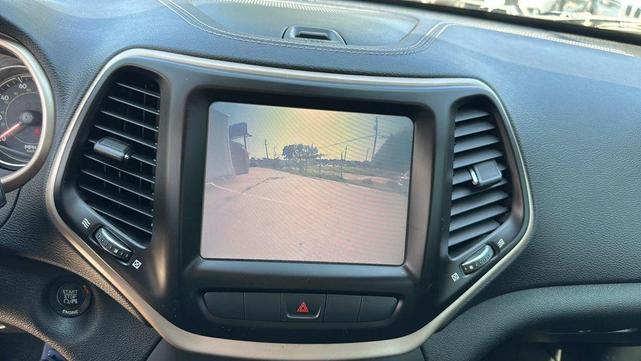 Photo of 2015 Brilliant Black Crystal Pearlcoat Jeep Cherokee
