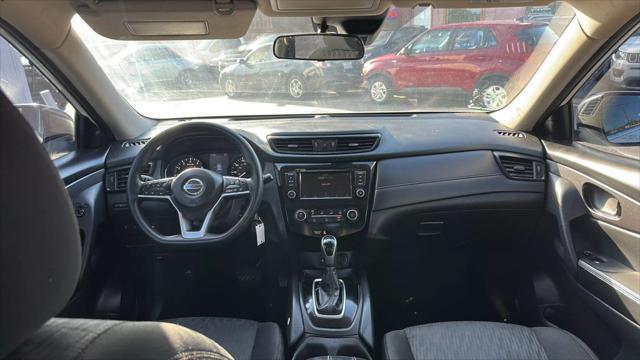 Photo of 2020 Glacier White Nissan Rogue