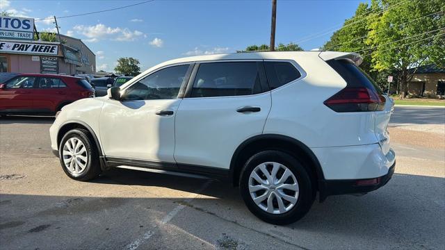 Photo of 2020 Glacier White Nissan Rogue