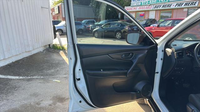 Photo of 2020 Glacier White Nissan Rogue