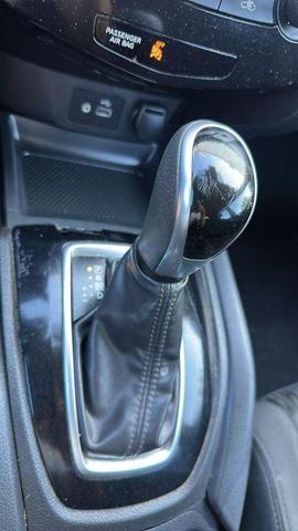 Photo of 2020 Glacier White Nissan Rogue