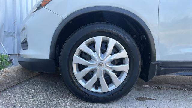 Photo of 2020 Glacier White Nissan Rogue