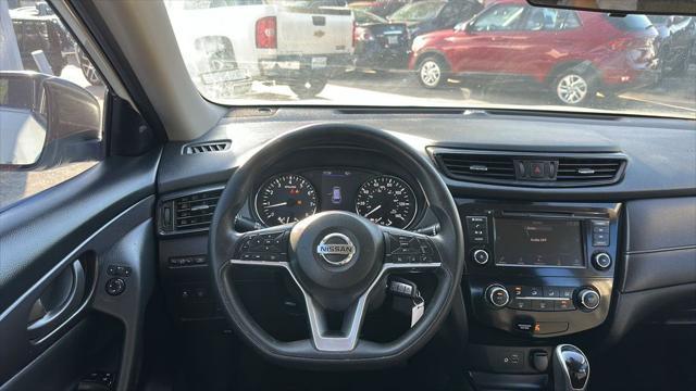 Photo of 2020 Glacier White Nissan Rogue
