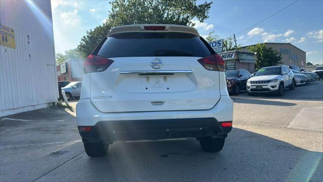 Photo of 2020 Glacier White Nissan Rogue