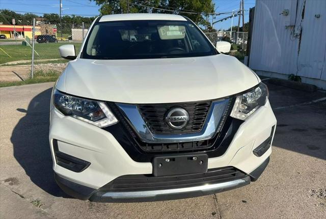 Photo of 2020 Glacier White Nissan Rogue