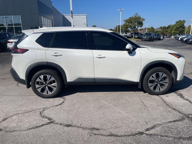 Photo of 2021 Pearl White Tricoat Nissan Rogue