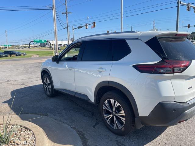 Photo of 2021 Pearl White Tricoat Nissan Rogue