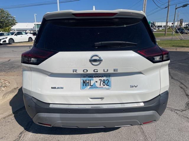 Photo of 2021 Pearl White Tricoat Nissan Rogue