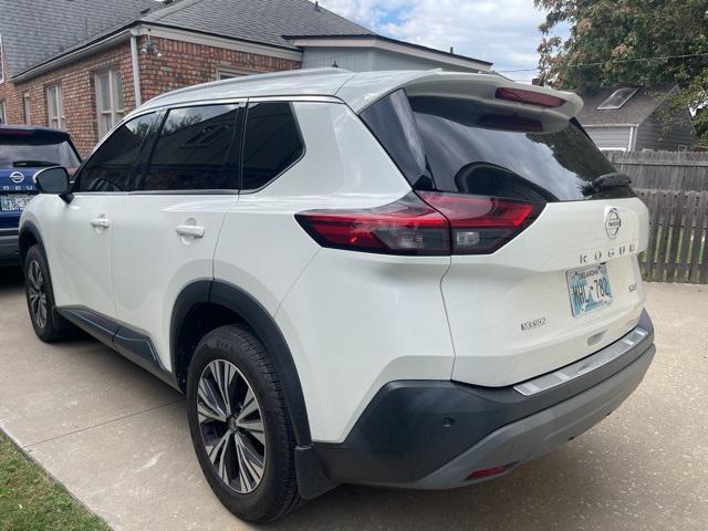 Photo of 2021 Pearl White Tricoat Nissan Rogue