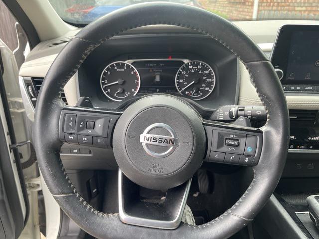 Photo of 2021 Pearl White Tricoat Nissan Rogue