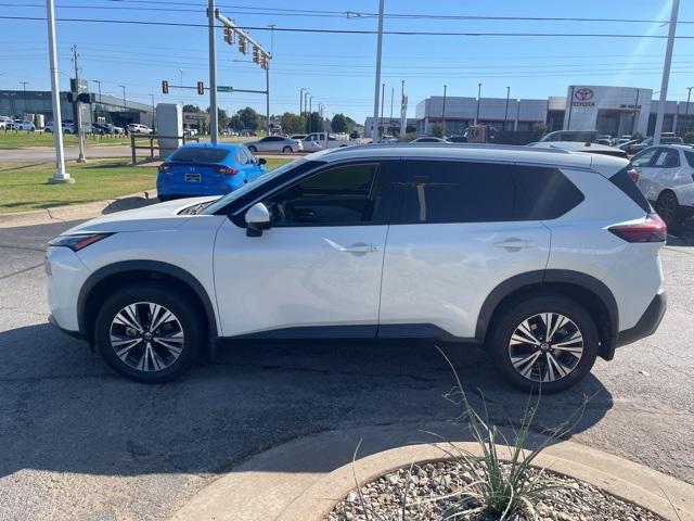 Photo of 2021 Pearl White Tricoat Nissan Rogue