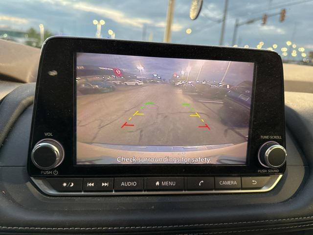 Photo of 2023 Pearl White Tricoat Nissan Rogue