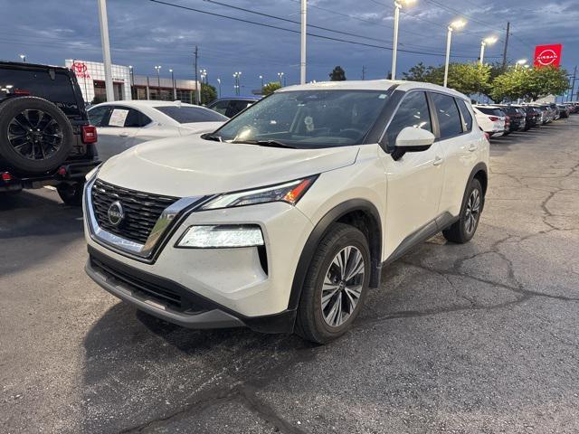 Photo of 2023 Pearl White Tricoat Nissan Rogue