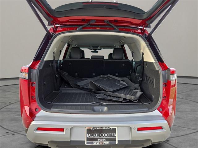 Photo of 2023 Scarlet Ember Tintcoat Nissan Pathfinder