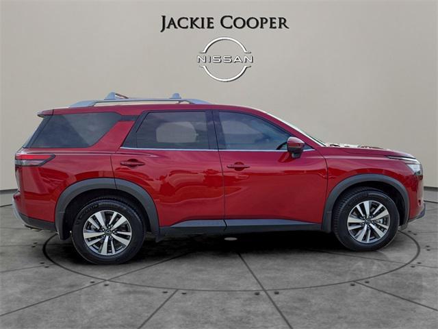 Photo of 2023 Scarlet Ember Tintcoat Nissan Pathfinder