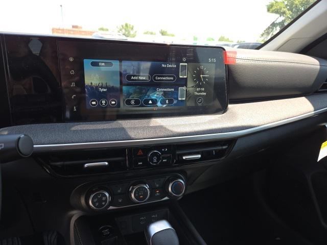 Photo of 2025 Scarlet Ember Tintcoat Nissan Kicks