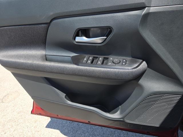 Photo of 2025 Scarlet Ember Tintcoat Nissan Kicks