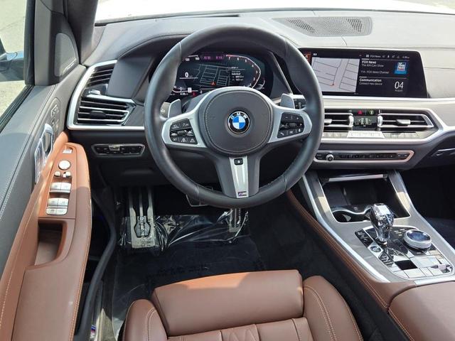 Photo of 2022 Mineral White Metallic BMW X7