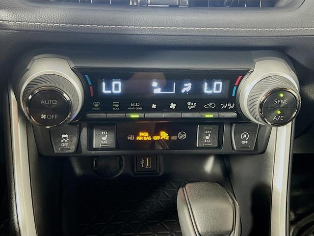 Photo of 2024 Midnight Black Metallic Toyota RAV4