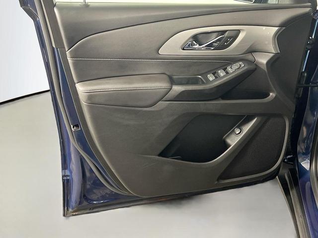Photo of 2023 Northsky Blue Metallic Chevrolet Traverse