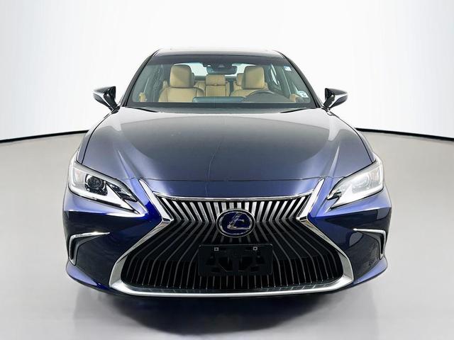 Photo of 2021 Eminent White Pearl Lexus ES 300h