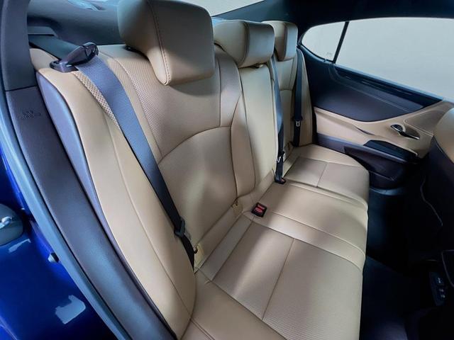 Photo of 2021 Eminent White Pearl Lexus ES 300h
