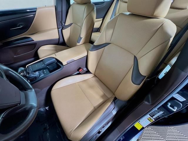 Photo of 2021 Eminent White Pearl Lexus ES 300h