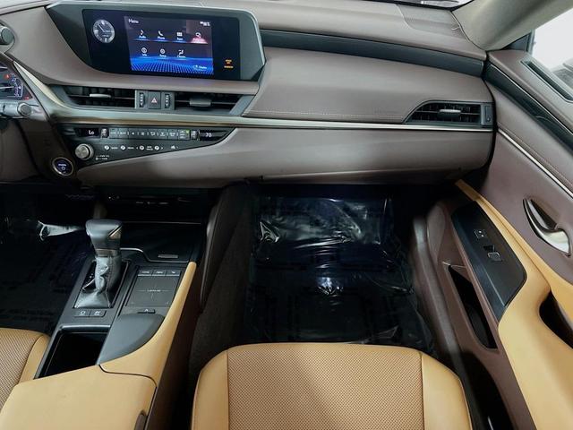 Photo of 2021 Eminent White Pearl Lexus ES 300h