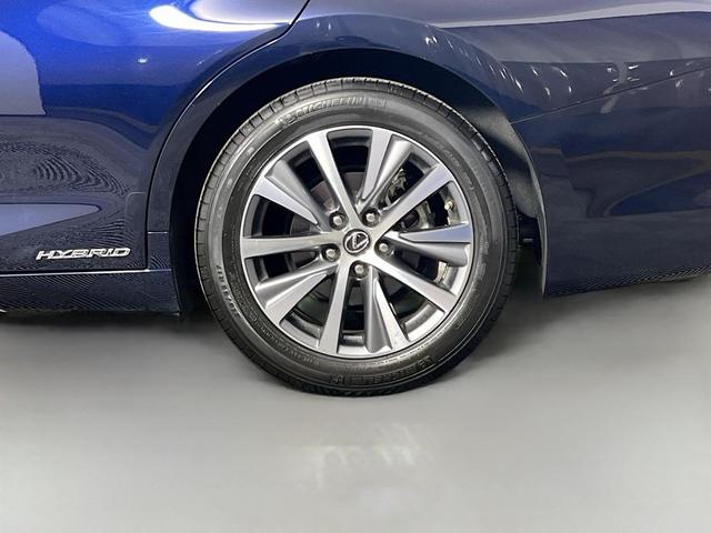 Photo of 2021 Eminent White Pearl Lexus ES 300h