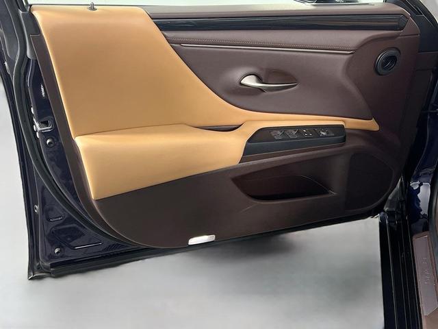 Photo of 2021 Eminent White Pearl Lexus ES 300h