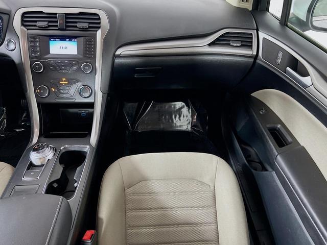 Photo of 2020 OXFORD WHITE Ford Fusion