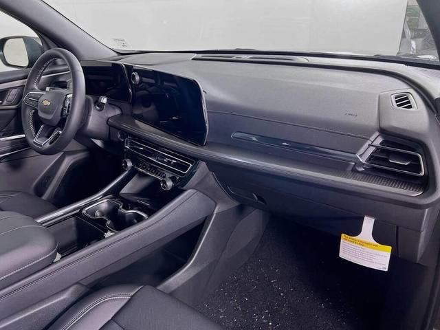 Photo of 2026 Mosaic Black Metallic Chevrolet Traverse