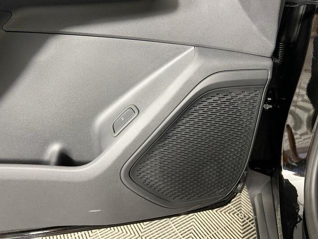 Photo of 2026 Mosaic Black Metallic Chevrolet Traverse