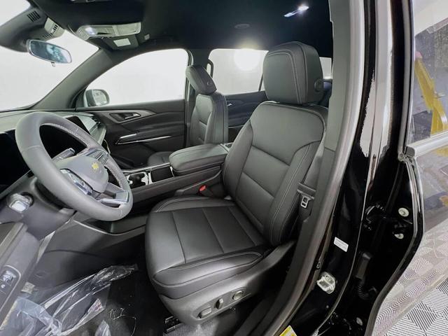 Photo of 2026 Mosaic Black Metallic Chevrolet Traverse