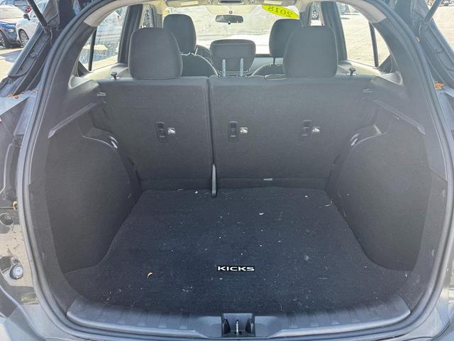 Photo of 2018 Super Black Nissan Kicks