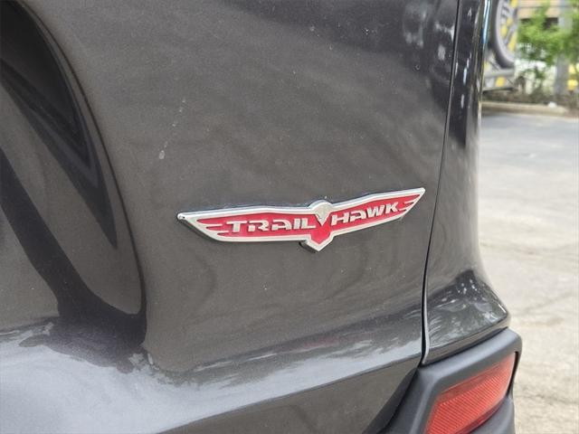 Photo of 2019 Granite Crystal Metallic Clearcoat Jeep Cherokee