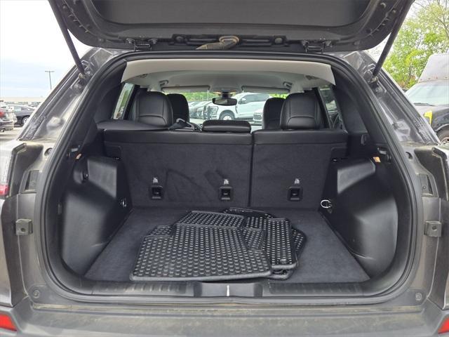 Photo of 2019 Granite Crystal Metallic Clearcoat Jeep Cherokee