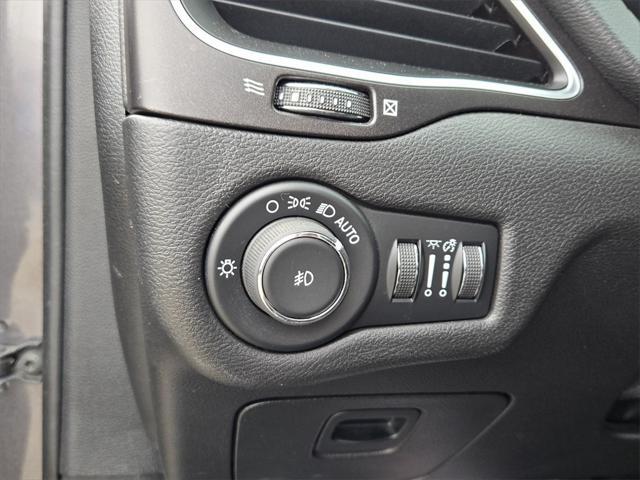 Photo of 2019 Granite Crystal Metallic Clearcoat Jeep Cherokee