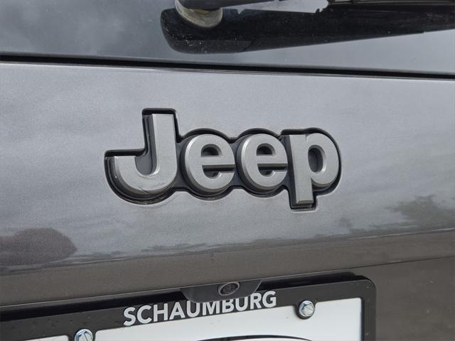 Photo of 2019 Granite Crystal Metallic Clearcoat Jeep Cherokee