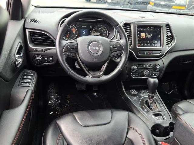 Photo of 2019 Granite Crystal Metallic Clearcoat Jeep Cherokee