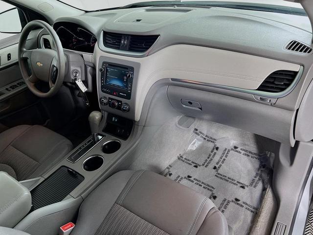 Photo of 2016 Silver Ice Metallic Chevrolet Traverse