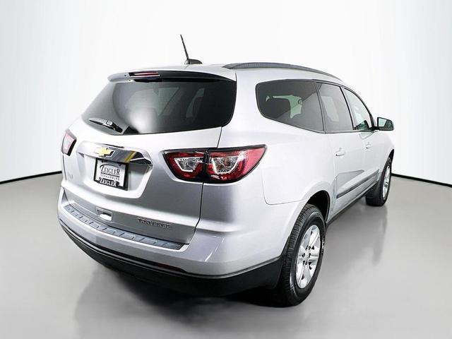 Photo of 2016 Silver Ice Metallic Chevrolet Traverse