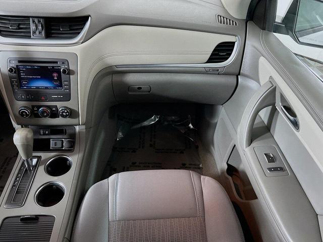 Photo of 2016 Silver Ice Metallic Chevrolet Traverse