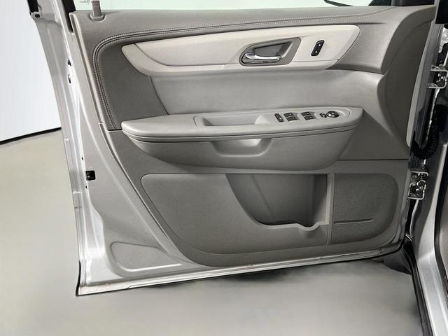 Photo of 2016 Silver Ice Metallic Chevrolet Traverse