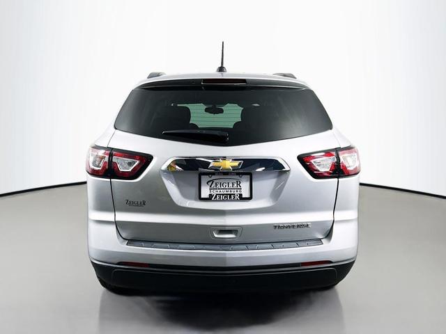 Photo of 2016 Silver Ice Metallic Chevrolet Traverse