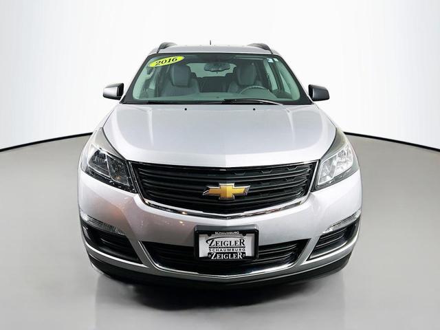 Photo of 2016 Silver Ice Metallic Chevrolet Traverse